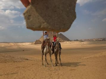 Egypt_HoldingRock